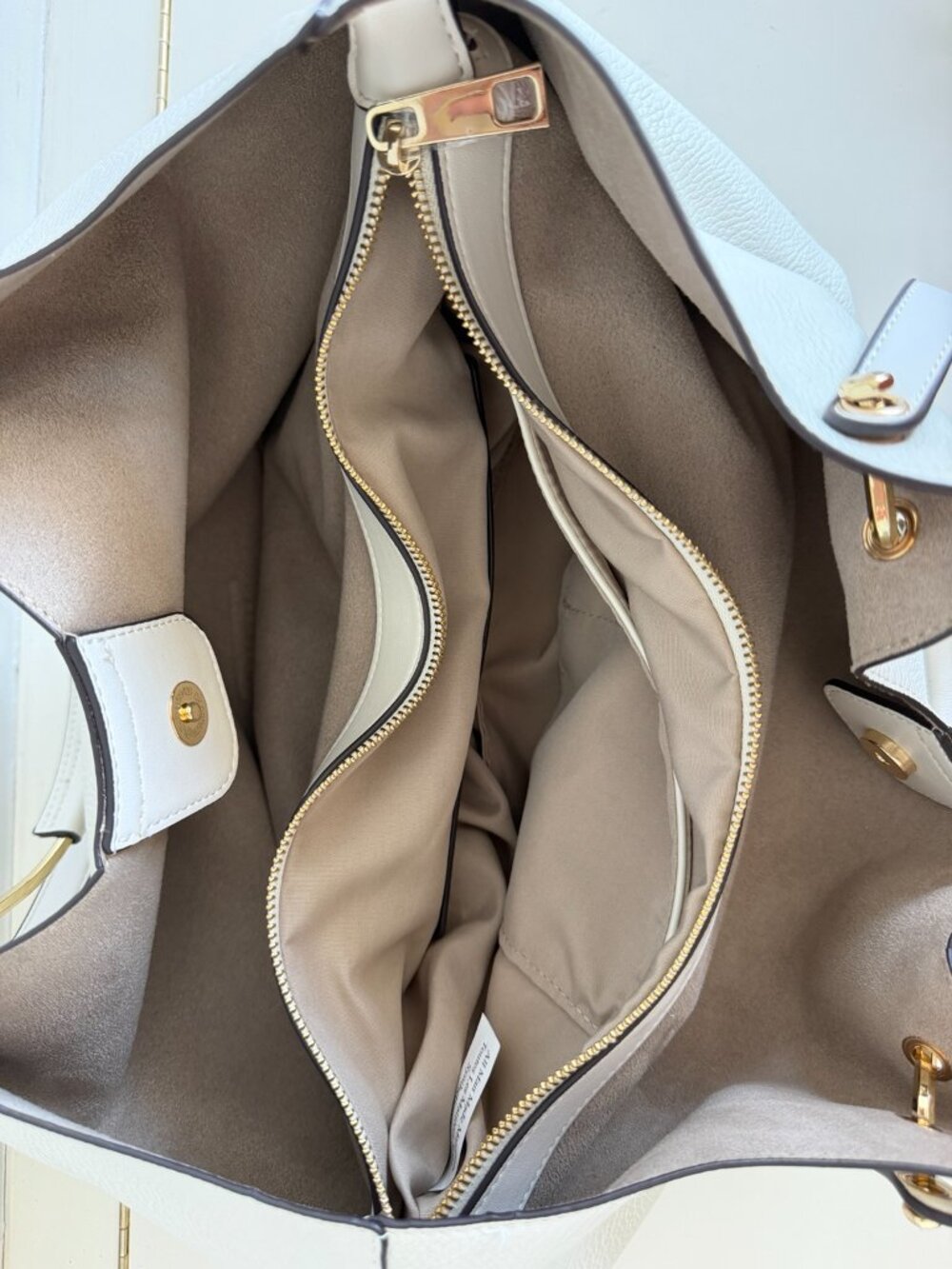Sondra Roberts oversized tote creamy white luxe gold-tone hardware black trim - Picture 6 of 16